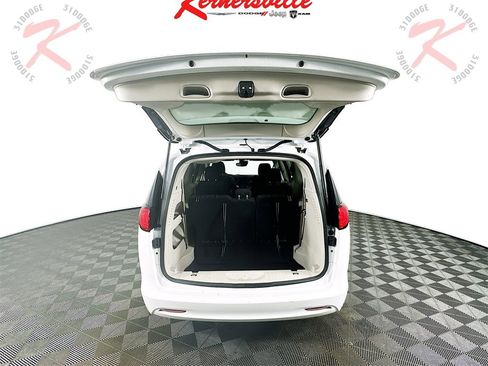 Used 2023 Chrysler Voyager LX image 30