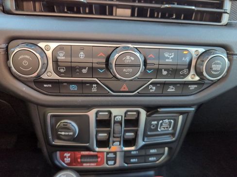 Used 2025 Jeep Wrangler Unlimited Rubicon 4xe w/ Safety Group AWD/4WD image 14
