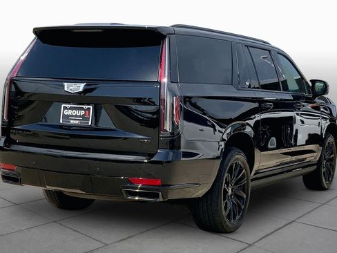 Used 2023 Cadillac Escalade ESV Sport w/ LPO, ONYX Package AWD/4WD image 12