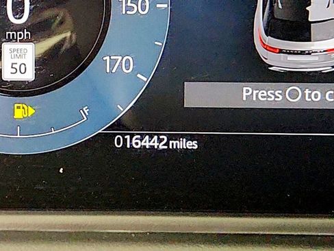 Used 2025 Land Rover Range Rover Velar Dynamic SE AWD/4WD image 16