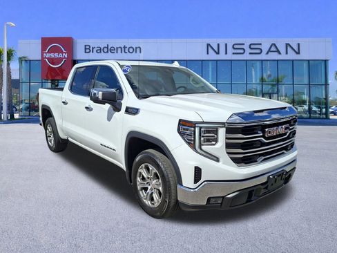 Used 2025 GMC Sierra 1500 SLT image 3