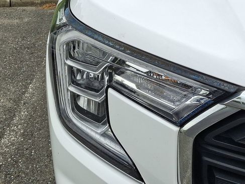 Used 2022 GMC Terrain SLE w/ Driver Convenience Package FWD image 4