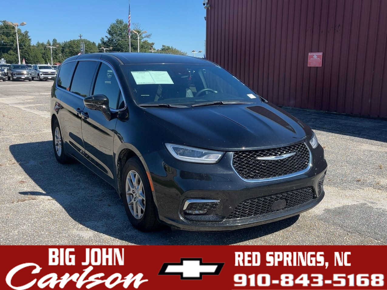 Used 2025 Chrysler Pacifica Select FWD image 1