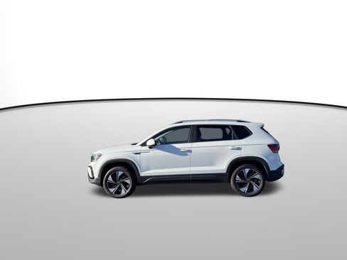 Used 2024 Volkswagen Taos SE image 7