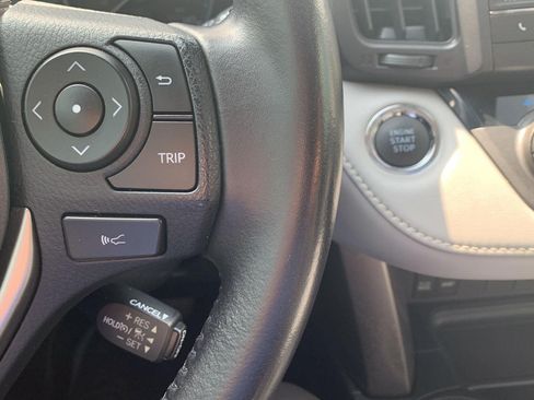 Used 2017 Toyota RAV4 XLE FWD image 12