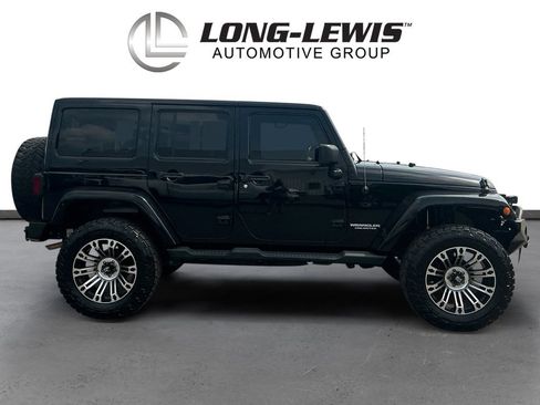 Used 2013 Jeep Wrangler Unlimited Sahara AWD/4WD image 8
