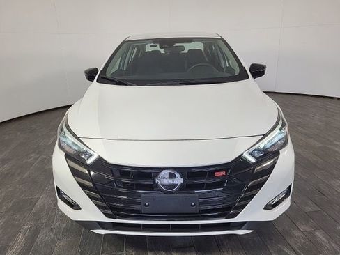 Used 2024 Nissan Versa SR image 2