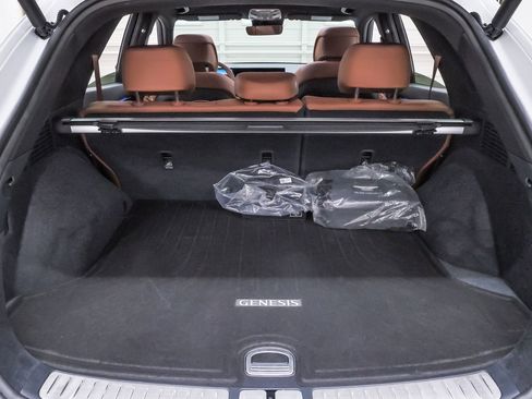 Certified 2026 Genesis GV70 2.5T Advanced AWD/4WD image 25
