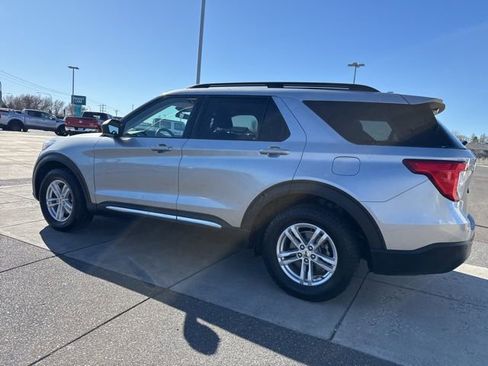 Used 2020 Ford Explorer XLT w/ Equipment Group 202A image 9