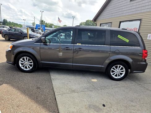 Used 2019 Dodge Grand Caravan SXT image 8