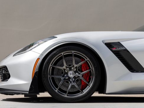 Used 2016 Chevrolet Corvette Z06 w/ 3LZ Preferred Equipment Group RWD image 10