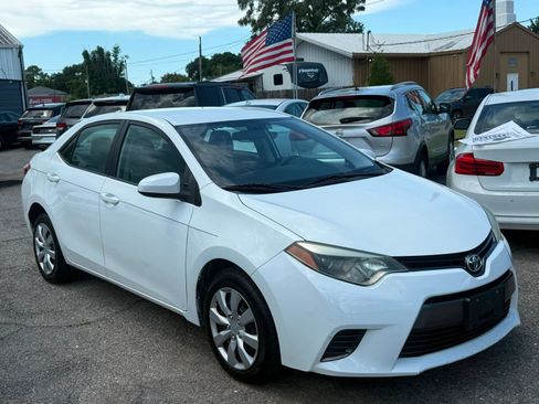 Used 2015 Toyota Corolla LE FWD image 2