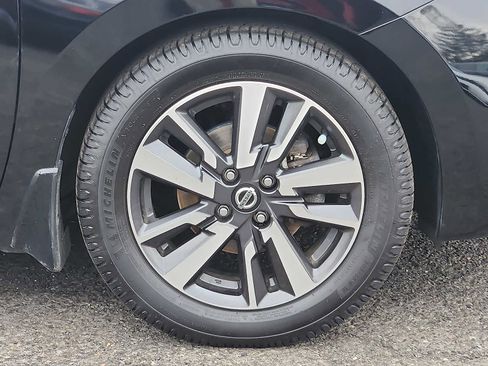 Used 2021 Nissan Versa SV image 8