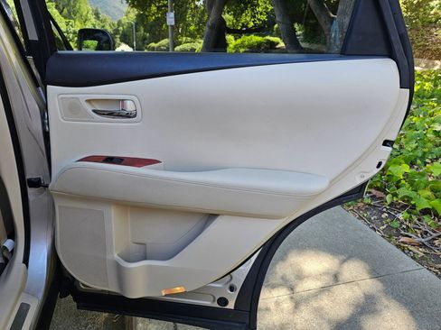 Used 2012 Lexus RX 450h AWD image 17