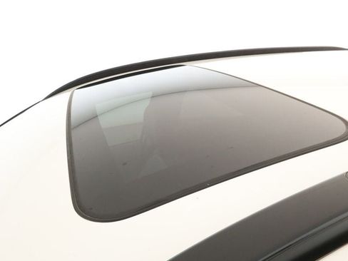 Used 2025 Kia Niro Wave w/ Wave Preserve Package image 8