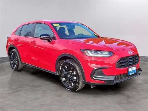 Certified 2025 Honda HR-V Sport image 3