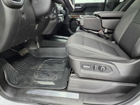 Used 2022 GMC Sierra 2500 SLE w/ SLE Value Package; image 8