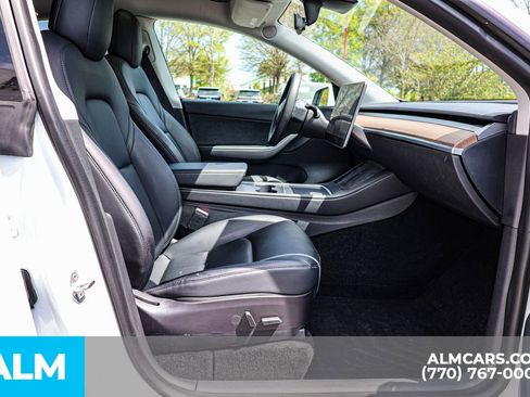 Used 2022 Tesla Model Y Long Range image 16