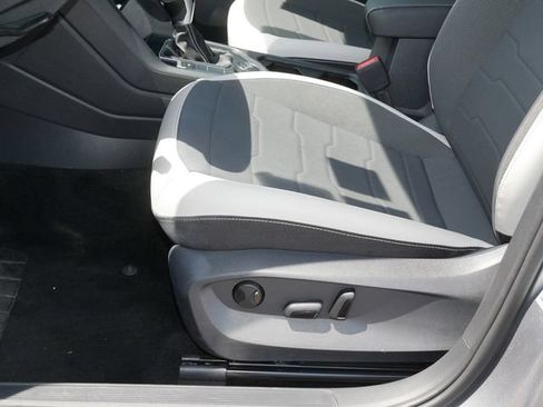 Certified 2025 Volkswagen Taos SE AWD/4WD image 14