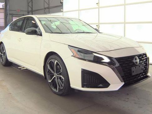 Used 2025 Nissan Altima 2.5 SR image 1