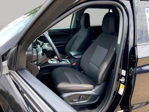 Certified 2023 Ford Explorer XLT RWD image 8
