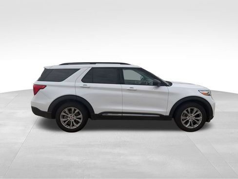 Used 2021 Ford Explorer XLT w/ Equipment Group 202A AWD/4WD image 4