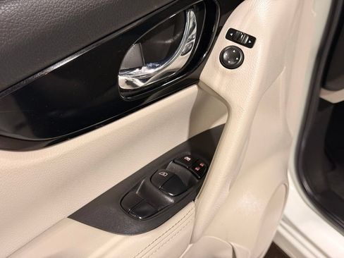 Used 2020 Nissan Rogue Sport SV FWD image 13