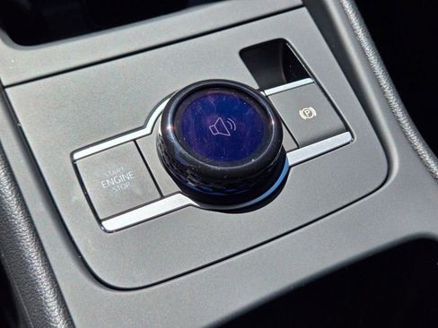 Used 2025 Volkswagen Tiguan S FWD image 21