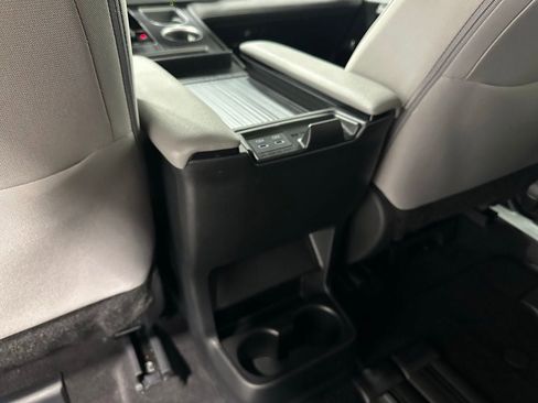 Used 2025 Toyota Sienna LE FWD image 48