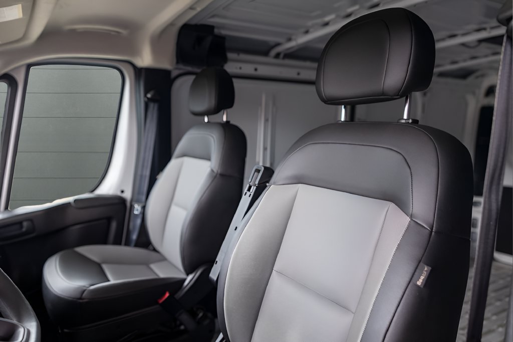 Used 2025 RAM ProMaster 2500 w/ Convenience Group FWD image 2