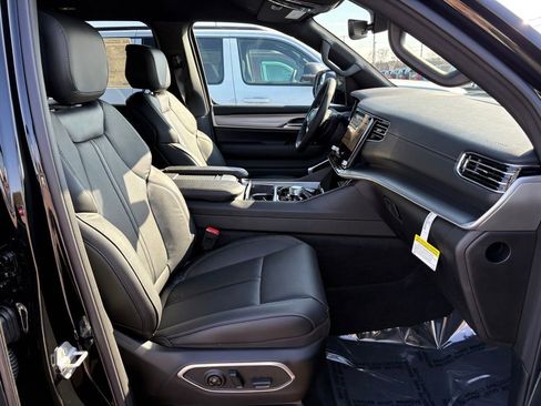 New 2026 Jeep Grand Wagoneer 4WD image 15
