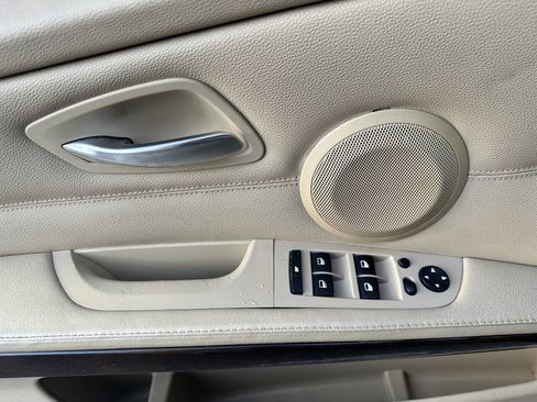 Used 2011 BMW 335i xDrive Sedan image 21