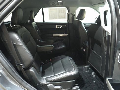 Used 2022 Ford Explorer XLT w/ Equipment Group 202A image 16