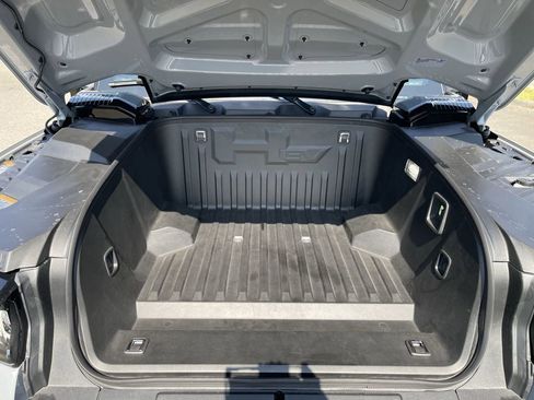 New 2025 GMC Hummer EV 3X w/ LPO, Roof Cross Rail Package image 27