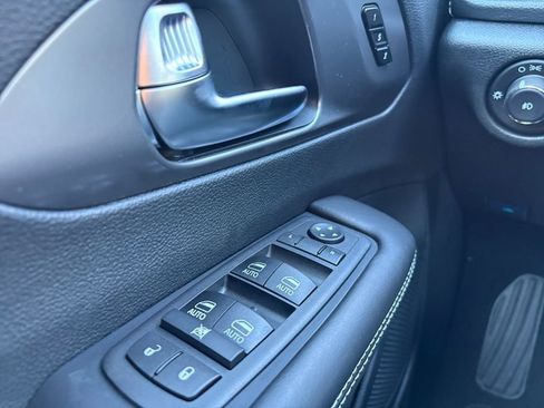 New 2026 Chrysler Pacifica Select image 12