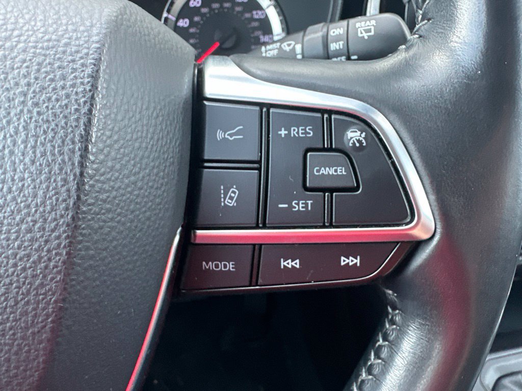 Used 2021 Toyota Highlander LE AWD/4WD image 37
