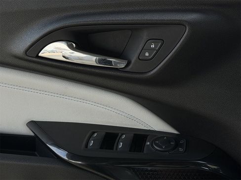 Certified 2025 Chevrolet Trax LT w/ LT Convenience Package image 24