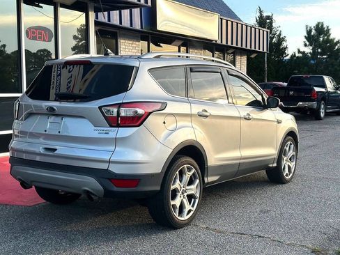 Used 2018 Ford Escape Titanium image 3