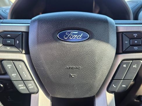 Used 2015 Ford F150 Platinum w/ Equipment Group 701A Luxury image 35