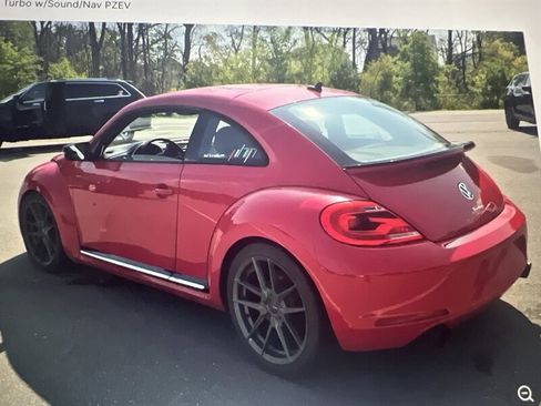Used 2012 Volkswagen Beetle Turbo FWD image 2