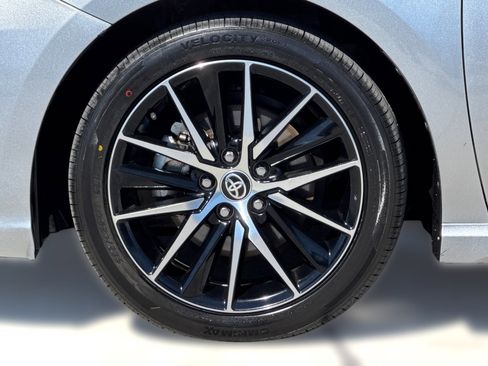 Used 2024 Toyota Camry SE FWD image 11