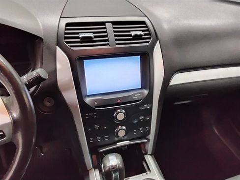 Used 2013 Ford Explorer XLT image 12