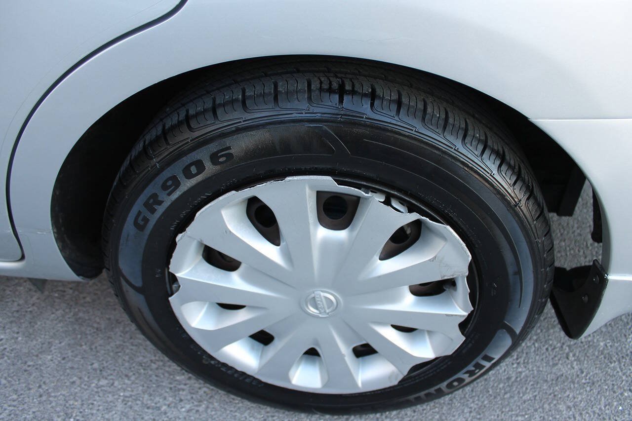 Used 2015 Nissan Versa S Plus FWD image 14