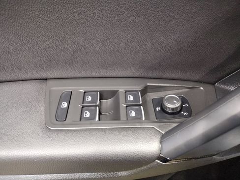 Used 2019 Volkswagen Tiguan SE w/ Panoramic Sunroof Package image 22