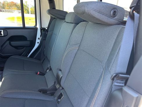 New 2025 Jeep Gladiator Sport image 25