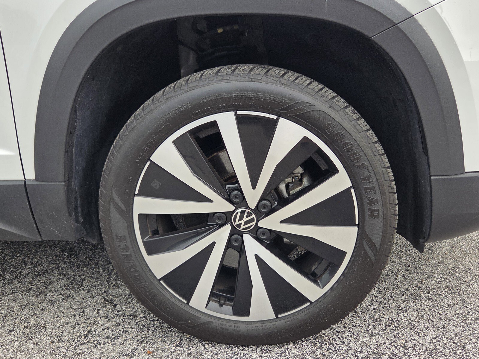 Used 2024 Volkswagen Taos SE FWD image 9