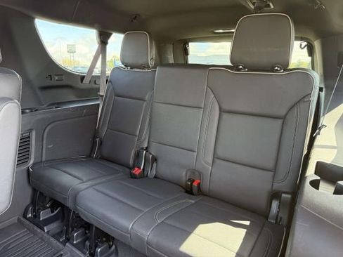 Used 2023 GMC Yukon XL SLT w/ SLT Premium Package AWD/4WD image 15