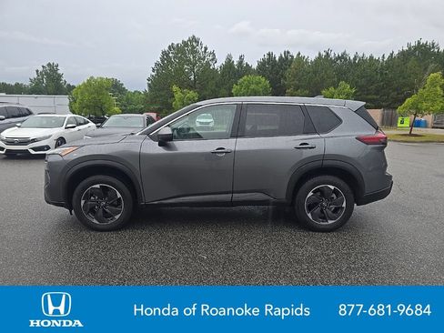Used 2024 Nissan Rogue SV FWD image 2