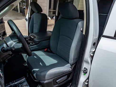 Used 2017 RAM 1500 Express RWD image 26