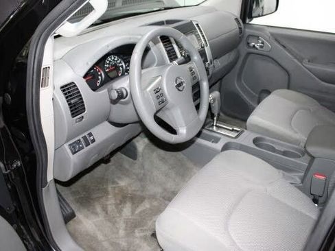Used 2016 Nissan Frontier SV image 6